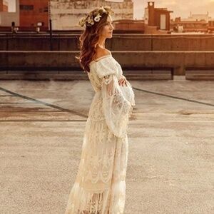 Off-the-Shoulder Boho-Style Ivory Lace Maternity Photoshoot Dress